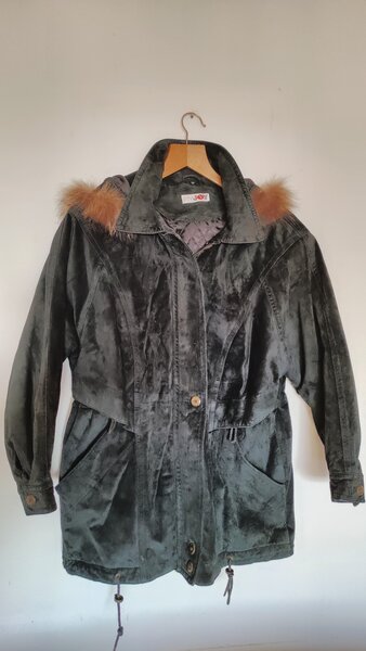 Vand haina din piele intoarsa cu gluga, pentru dame, masura 48