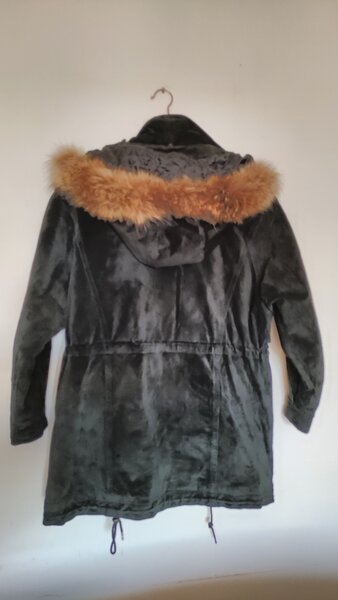 Vand haina din piele intoarsa cu gluga, pentru dame, masura 48