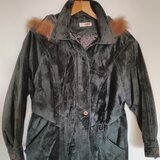 Vand haina din piele intoarsa cu gluga, pentru dame, masura 48